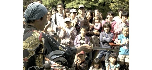Photo of the day: Sword juggling in Inokashira Park