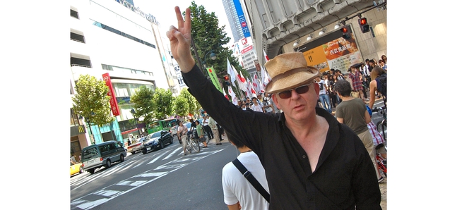 フォト・オブ・ザ・デイ：アラン・マッギー、渋谷に襲来！