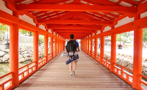 How to hitchhike through Japan