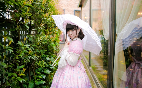 How to dress like a Lolita girl